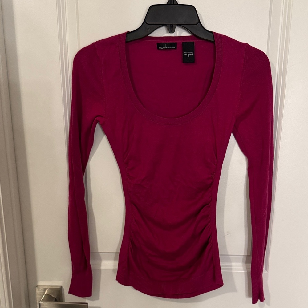 Moda Scoop Neck Long Sleeve Top in Deep Magenta